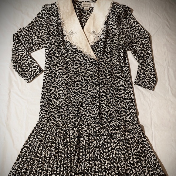 EUC Liz Robert’s Vintage Butterfly Dress with Eyelet Collar - Picture 1 of 9